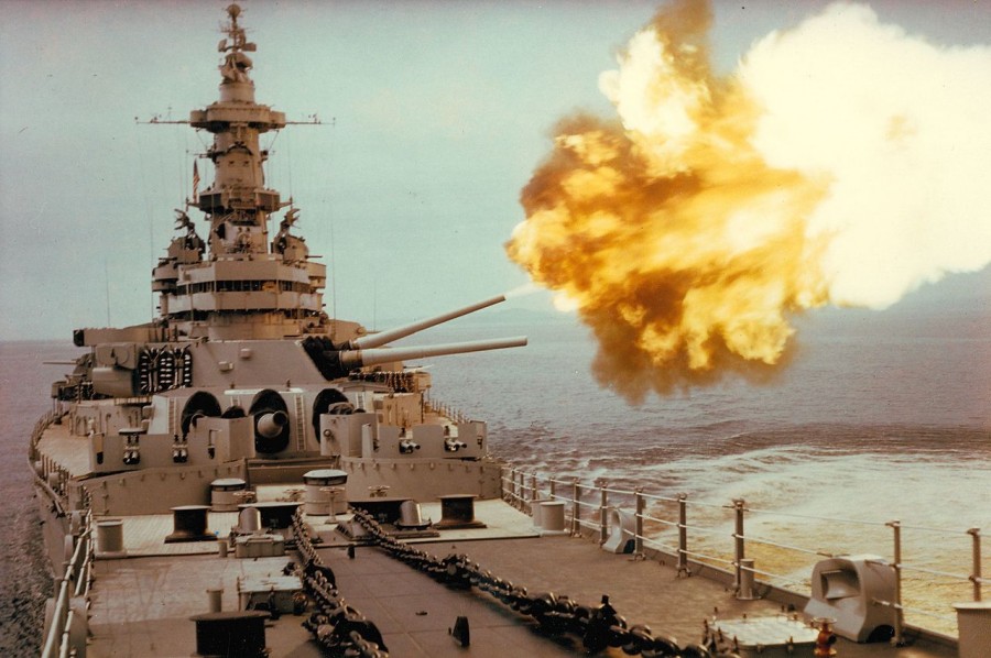 4-USS-Iowa-posledniy-lineynyy-korabl-v-istorii-flota.jpg